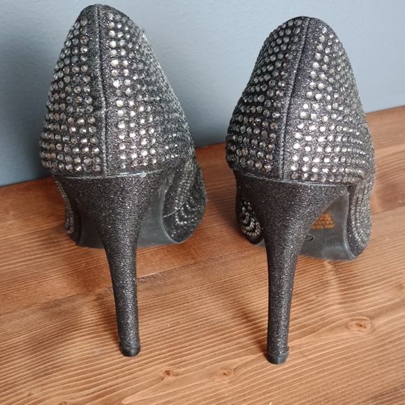 Kiss&Tell  heels - Picture 5 of 8